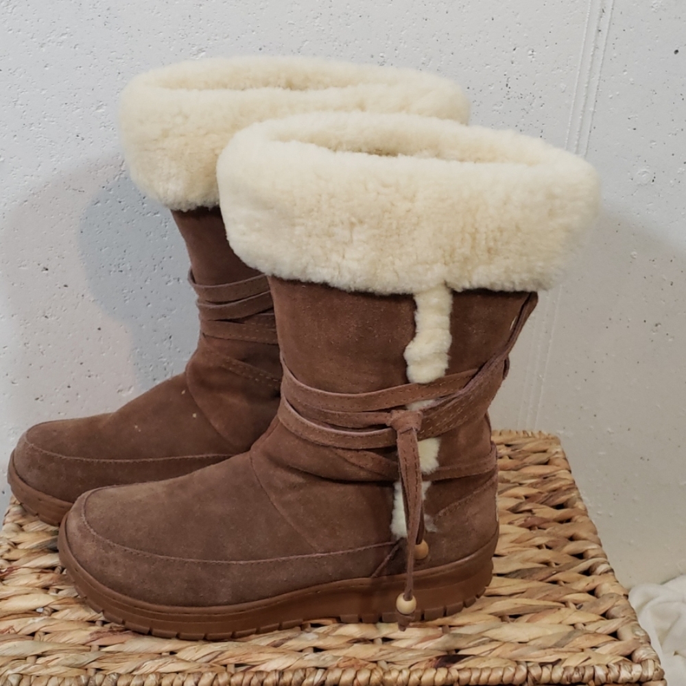 Bearpaw 9 Brown suede sheepskin winter boots
